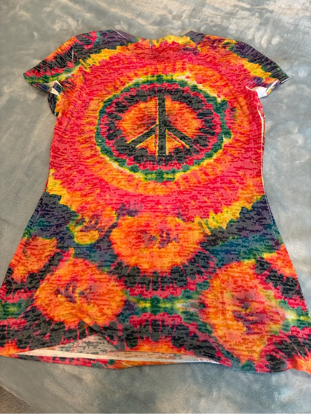 T-shirt bundle of three t-s Tie-Dye Peace Sign Tee - Multicolor and others